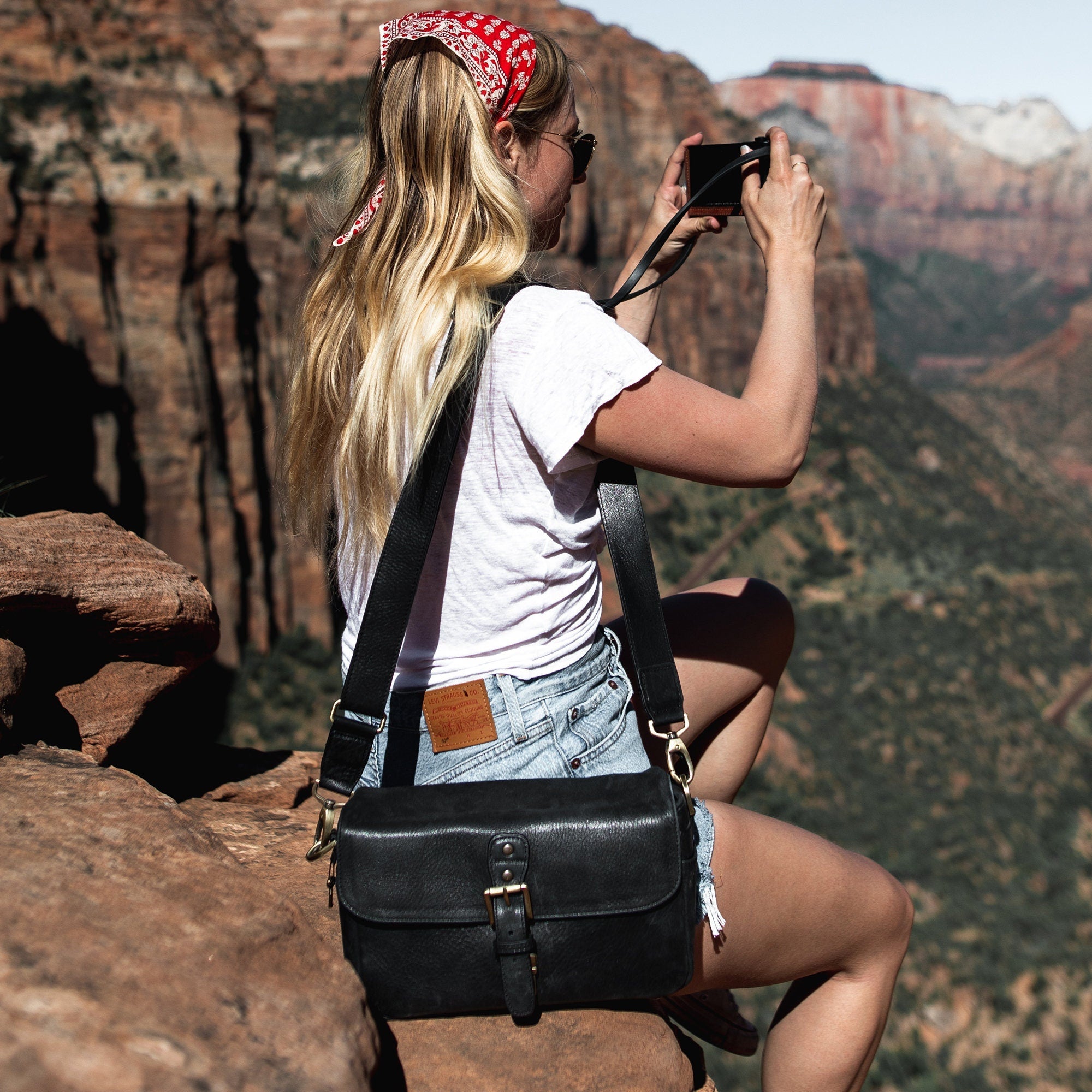 Personalized Top Grain Italian Leather Messenger Bag Camera Bag for Mirrorless, Instant, DSLR Cameras, Travel Bag, Unisex - Handcrafted